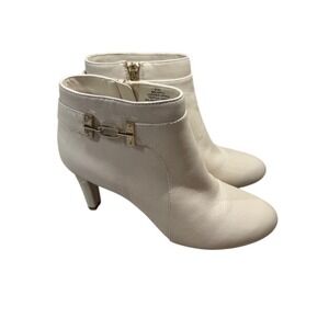 Bandolino Ivory‎ Leather Ankle Boots Gold Buckle 8.5M Booties
